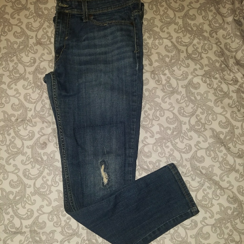 ~LEVI'S~ DISTRESSED RIPPED STITCHED ANKLE JEANS